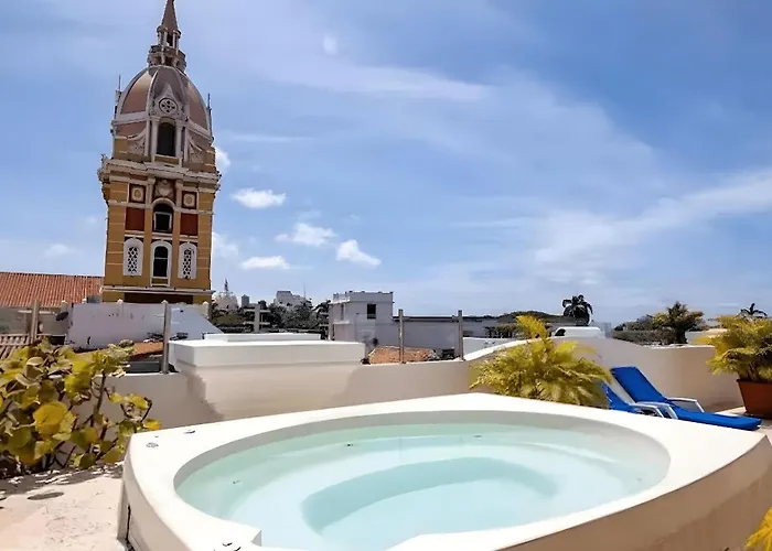 Edificio Ubicado En El Centro De La Ciudad Dentro De La Ciudad Amurallada Edificio Ayos