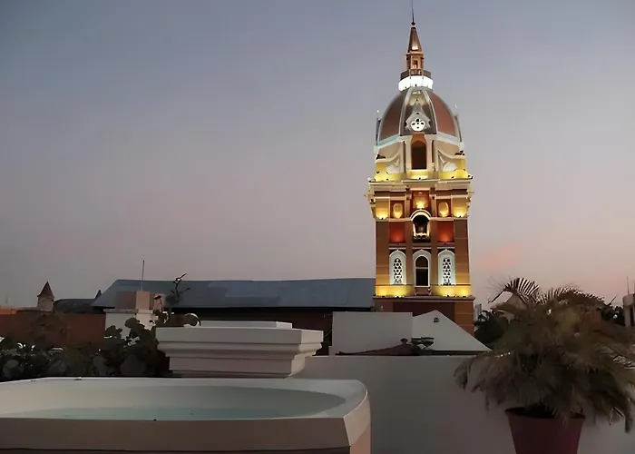 Edificio Ubicado En El Centro De La Ciudad Dentro De La Ciudad Amurallada Edificio Ayos